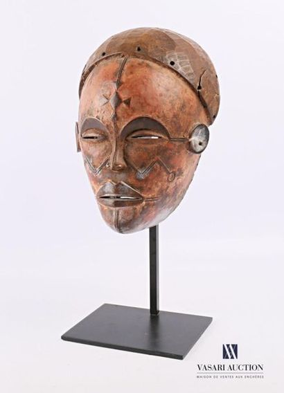 null CHOKWE - ZAIRE
Masque en bois sculpté polychrome
Haut. : 25 cm
Note : La grande...