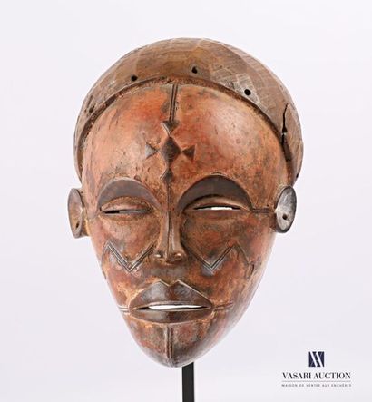 null CHOKWE - ZAIRE
Masque en bois sculpté polychrome
Haut. : 25 cm
Note : La grande...