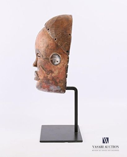 null CHOKWE - ZAIRE
Masque en bois sculpté polychrome
Haut. : 25 cm
Note : La grande...