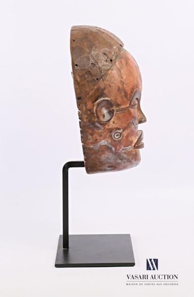 null CHOKWE - ZAIRE
Masque en bois sculpté polychrome
Haut. : 25 cm
Note : La grande...