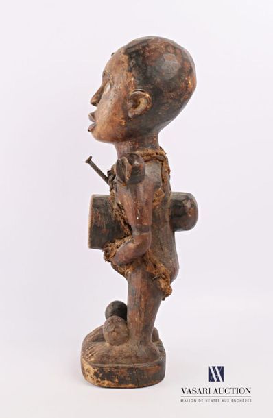 null CONGO
Fétiche à clous ou nkondi en bois sculpté clouté, verre et cordages
(fentes)
Haut....