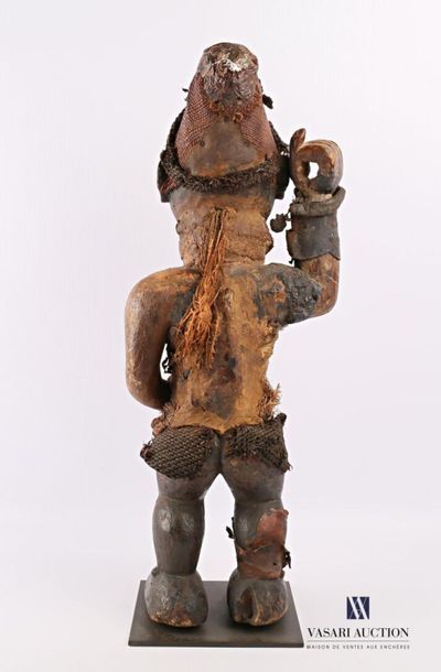 null CONGO
Fétiche à clous ou nkondi en bois sculpté clouté, tissu et cordages
(fentes)
Haut....