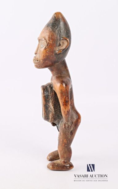 null CONGO
Fétiche en bois sculpté orné de cordage et de verre
(fentes)
Haut. : 24...