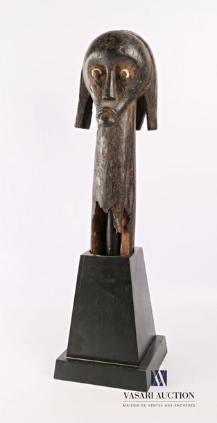 null FANG - GABON
Tête de type "Ntumu" sur long cou en bois sculpté, trace de dépôts...