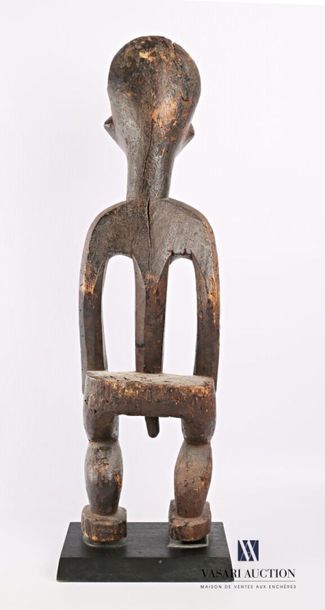 null PUNU - GABON
Fétiche d'homme bois sculpté polychrome
(fentes)
Haut. : 64 cm...