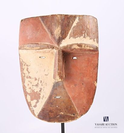 null GABON - ADUMA
Masque en bois sculpté polychrome 
(petites usures)
Haut. : 28...