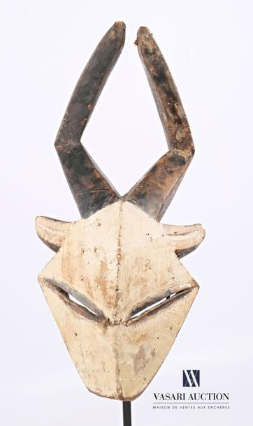 null NORD CONGO - KWELE
Masque animalier en bois sculpté patiné et pigmenté
Haut....