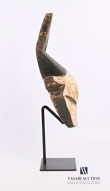 null NORD CONGO - KWELE
Masque animalier en bois sculpté patiné et pigmenté
Haut....
