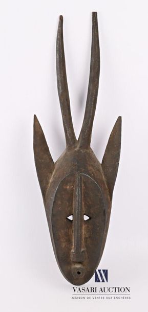 null NORD CONGO - KWELE
Masque animalier en bois sculpté et patiné 
Haut. : 53 cm
Note...