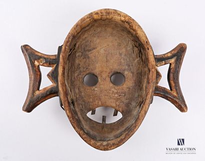 null NIGERIA - IBO
Masque en bois sculpté polychrome 
Haut. : 28 cm
Note : Le substantif...