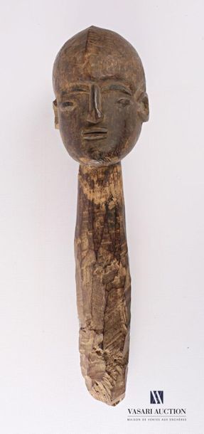 null LOBI - COTE D'IVOIRE
Tête d'homme en bois sculpté sur long cou
(usures)
Haut....