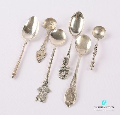null Set of six silver mismatched salt spoons.
One in foreign
silver Weight: 34.36...