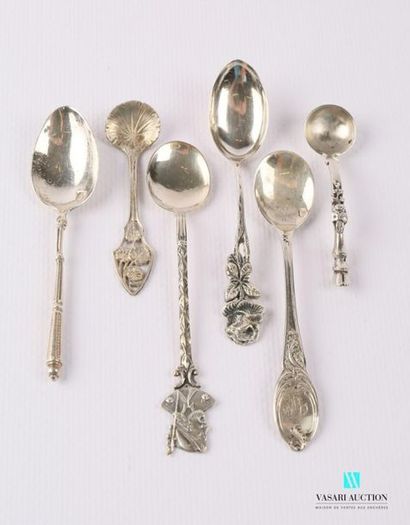 null Set of six silver mismatched salt spoons.
One in foreign
silver Weight: 34.36...