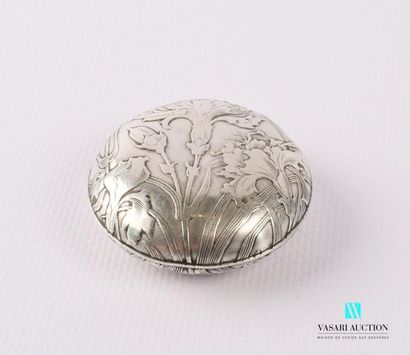 null Pill box of round shape in silver 800 thousandths with iris decoration, it opens...