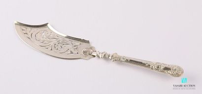 null Silver fish shovel (1819-1838), the handle filled with scrolls, shells, foliage...