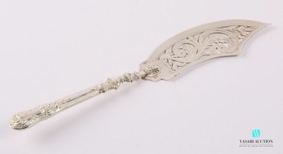 null Silver fish shovel (1819-1838), the handle filled with scrolls, shells, foliage...
