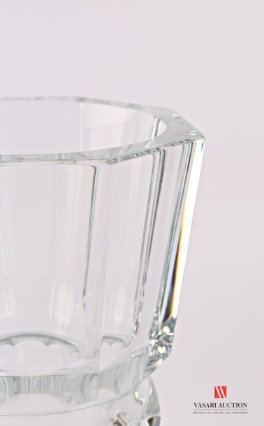 null BACCARAT
Vase modèle Edith, en cristal de forme octogonale à corps fuselé, la...