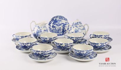 null CHINE
Partie de service thé en porcelaine blanche à décor blanc bleu de geishas...