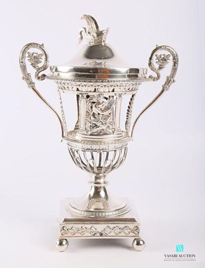 null Silver jam maker (1819-1838) resting on a square base hemmed with laurel branches...