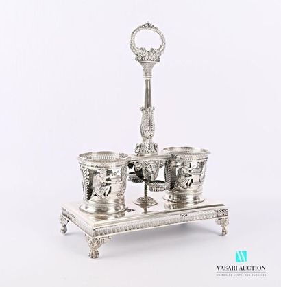 null Silver oyster frame (1819-1838), resting on a rectangular base decorated with...