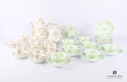 null Lot comprenant une partie de service à thé en porcelaine à décor en vert de...
