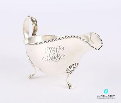 null Silver gravy boat, the border and the handle hemmed with a frieze of pearls,...