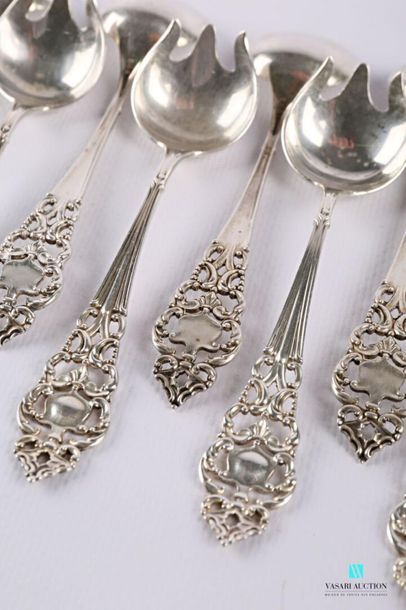 null Set of twelve silver dessert forks with openwork handle decorated with foliage...
