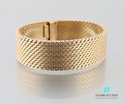 null Gold plated flat mesh ribbon bracelet, ratchet clasp with a safety figure eight.
Length:...