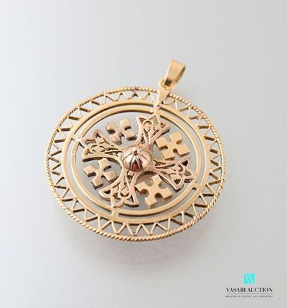 null Pendant round gold 750 thousandths pierced with cross decoration 12,3 g.
 