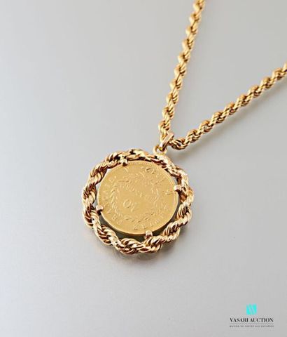 null A necklace and a pendant in 750 thousandths yellow gold, twisted mesh, the pendant...