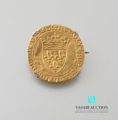 null Broche : pièce écu d'or à la couronne Charles VI en or jaune monture en argent,
Diamètre...