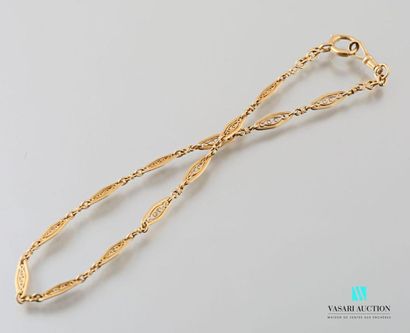null Vest chain in yellow gold 750 thousandth shuttle links with filigree 
decoration...