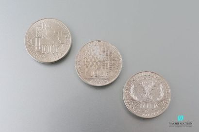 null Lot de trois pièces en argent de 100 Francs pour les années 1982,1984,1985
Poids...