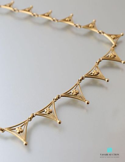 null Necklace necklace in yellow gold 750 thousandths, falling triangular mesh with...