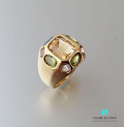 null Yellow gold 750 thousandths signet ring set with an emerald cut citrine in the...