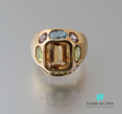 null Yellow gold 750 thousandths signet ring set with an emerald cut citrine in the...