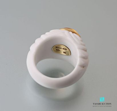 null BULGARI
Ring "Chandra" in white ceramic, decorated in its center with a cabochon...