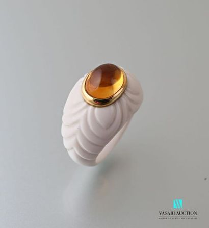 null BULGARI
Ring "Chandra" in white ceramic, decorated in its center with a cabochon...