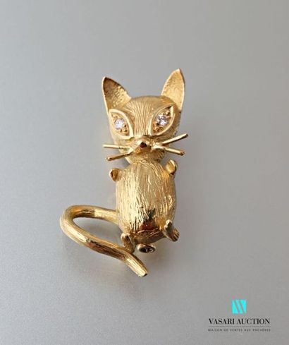 null 750 thousandths yellow gold brooch in the shape of a cat, the eyes set with...