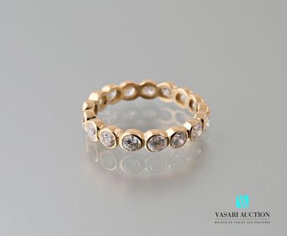 null Wedding ring in 750 thousandths yellow gold decorated in closed settings with...