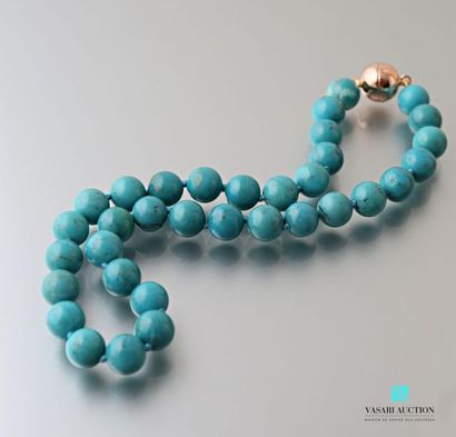 null Collier en perles de turquoise Arizona de 10 mm, le fermoir en vermeil aimanté.
(une...
