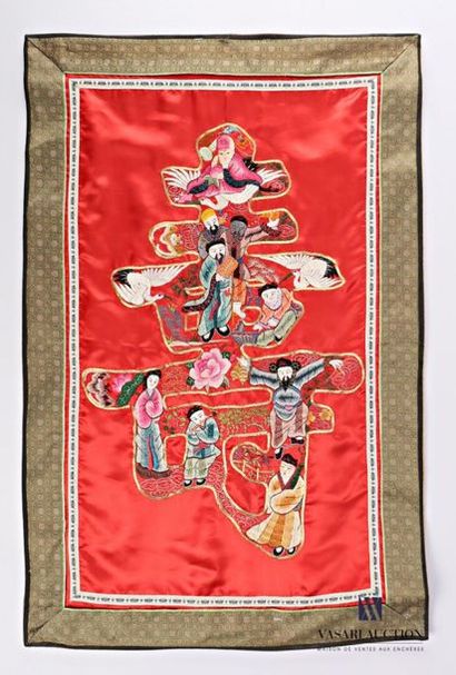 null Lot including two silk embroideries forming a pendant depicting characters,...