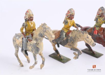 null Articulated polychrome lead soldiers French manufacture, American Indians: 4...