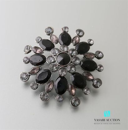 null Brooch featuring a flower widely opened out in black tones
Diameter : 6,8 c...