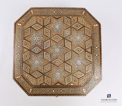 null Syrian octagonal box made of wood and mother-of-pearl marquetry decorated with...