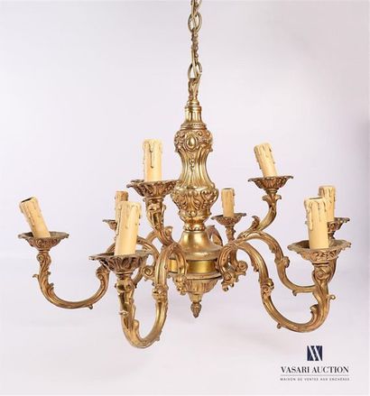 null Gilded bronze chandelier with nine light arms, the shaft decorated with gadroons,...