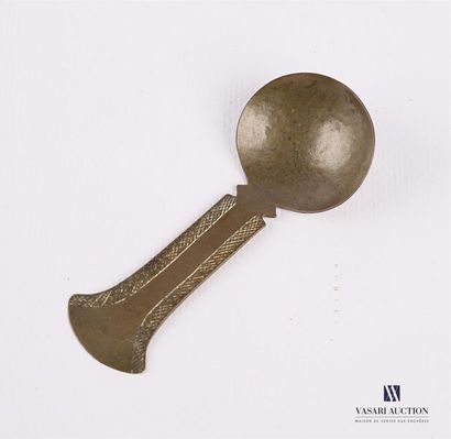 null Brass spoon with cross lines decoration