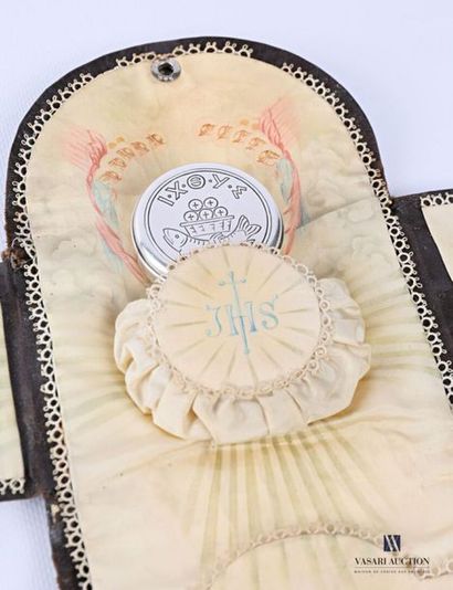 null Leather Eucharist wallet including a silver 900 thousandths ointment box.
It...