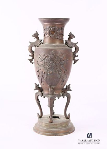 null JAPAN
Bronze vase of baluster form presenting on the belly a basket decorated...