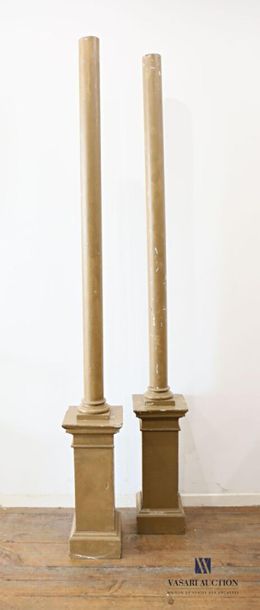 null Pair of brown lacquered wooden columns resting on a moulded square sectioned
20th...